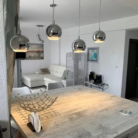Apartment Oasis By The Sea *